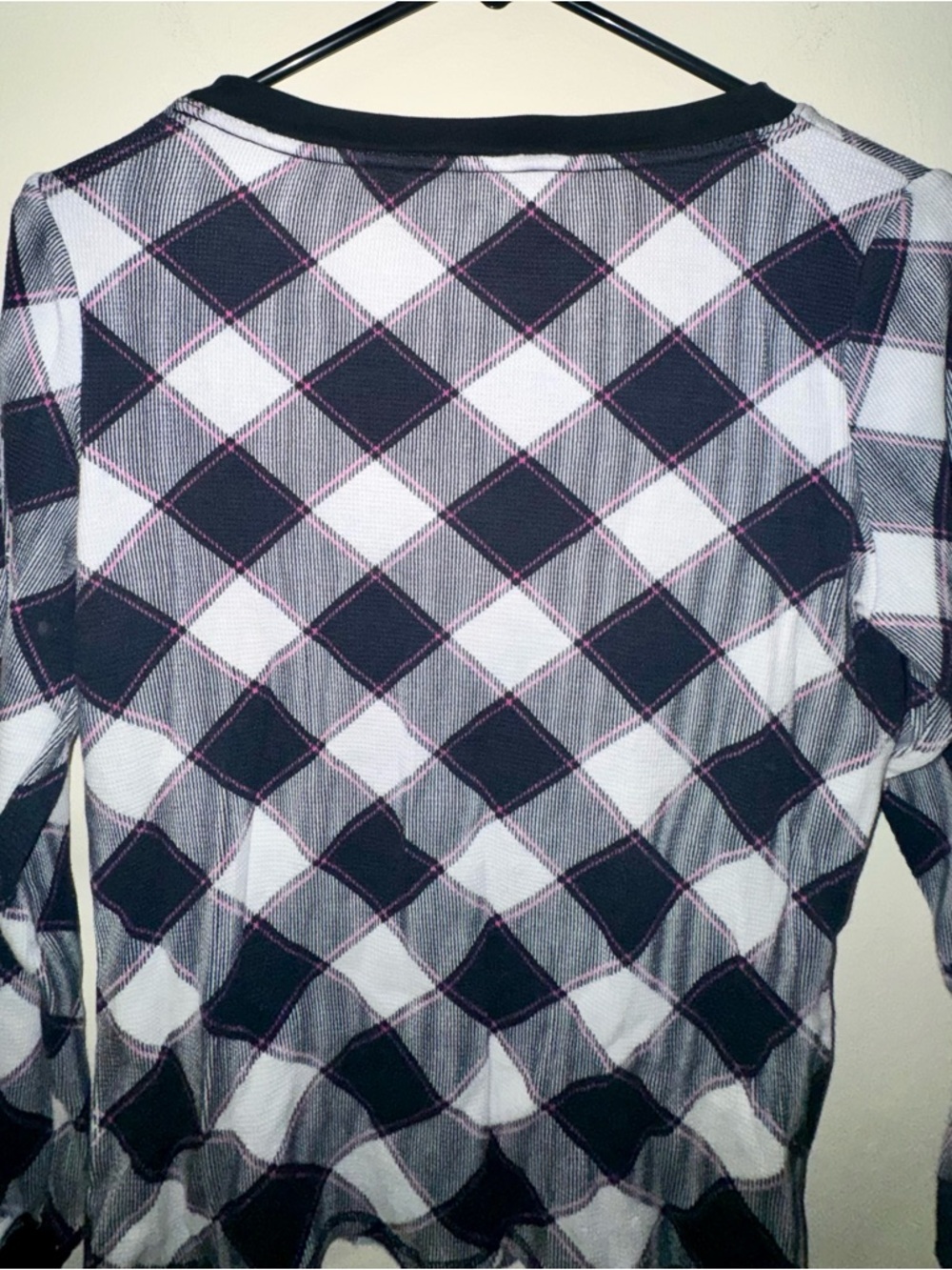 Victoria's Secret Black/White Plaid Long-Sleeve Pajama Set - Picture 6 of 16